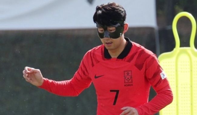 沙特联-吉达联合4-2卡利杰仍居第4 本泽马点射破门+伤退北京时间11月30日23:00，沙特联第15轮吉达联合迎战卡利杰的比赛，上半场科罗纳多推射破门，本泽马点射+中柱随后伤退，纳里点射扳回一城，下半场哈姆达拉点射，扎卡里亚-豪萨维推射破门，特耶斯精彩侧身凌空破门，最终吉达联合4-2卡利杰仍居第4。